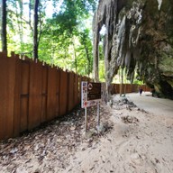 หาดถ้ำพระนาง