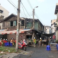 หน้าร้าน ก๋วยเตี๋ยวคั่วไก่ ส่วนมะลิ โรงพยาบาลกลาง
