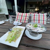 Lakehouse Café & Restaurant เลคเฮ้าส์ คาเฟ่ ประเวศ