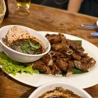 บ้านอีสานเมืองยศ