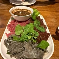 บ้านอีสานเมืองยศ