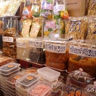 บรรยากาศ เจ๊สายหยุด ตลาดร้อยเสา บ้านเพ ระยอง