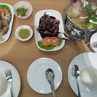 เมนูของร้าน วารีธารา บรรทัดทอง อาหารทะเลพื้นบ้าน วารีธารา