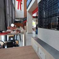 บรรยากาศ KFC PTT Life style mall บางพลี
