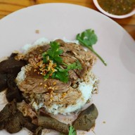 สุภานันท์ เป็ดพะโล้ ราชพฤกษ์