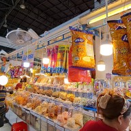 บรรยากาศ เจ๊สายหยุด ตลาดร้อยเสา บ้านเพ ระยอง