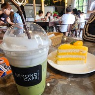 บรรยากาศ BEYOND CAFE (บียอนด์ คาเฟ่ กาแฟ เค้ก) สาขาสนามกีฬาเวสสุวรรณ