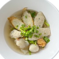 แสงเทียนก๋วยเตี๋ยวลูกชิ้นปลาโบราณ