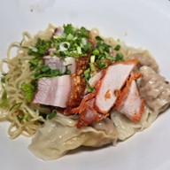 คมกะปู บะหมี่เกี๊ยวระยอง