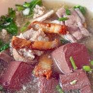 เมนูของร้าน เลือดหมูบ้านแม่ศรี
