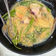 ราดหน้าฟาไฉ สุขาภิบาล 3