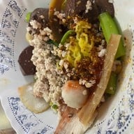 เมนูของร้าน ก๋วยเตี๋ยวลุงกับป้า
