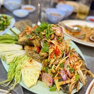 ข้าวต้มปลา หัวปลาหม้อไฟมหาลาภ