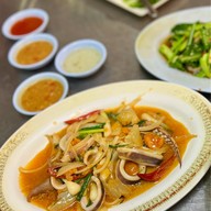 ข้าวต้มปลา หัวปลาหม้อไฟมหาลาภ