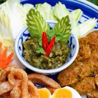 I fried & fruit หมู ไก่ ลูกชิ้นทอด