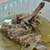ก๋วยเตี๋ยวลูกชิ้นปลาอาฉั่ง