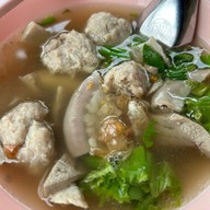 เจ๊ตุ๋ย ต้มเลือดหมู ซอยพหลโยธิน1