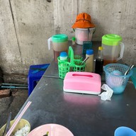 เจ๊ตุ๋ย ต้มเลือดหมู ซอยพหลโยธิน1