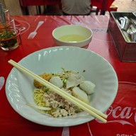 ก๋วยเตี๋ยวลูกชิ้นปลาอาฉั่ง