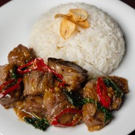 SEXY กะเพรา เชฟร้านสเต๊กแอบขายกะเพรา