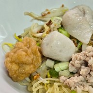 ก๋วยเตี๋ยวลูกชิ้นปลาอาฉั่ง