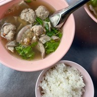 เมนูของร้าน เจ๊ตุ๋ย ต้มเลือดหมู ซอยพหลโยธิน1