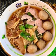 นายอู๋ ก๋วยเตี๋ยวเนื้อผักสด อุดรธานี