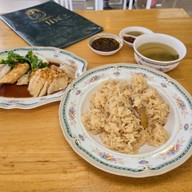 จิน ข้าวมันไก่สไตล์สิงคโปร์ จิน ข้าวมันไก่สไตล์สิงคโปร์