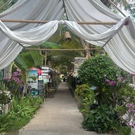 ณ.อุบล คาเฟ่สวนมะพร้าว พิบูลมังสาหาร