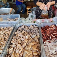 ก๋วยจั๊บโบราณคุณเจี๊ยบ หมู่บ้านฟ้าครามนคร ซอย5