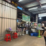 ราดหน้ายอดผักนายธง