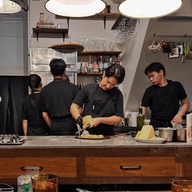 บรรยากาศ แคนทีน ไนน์ทีน Sathu Pradit