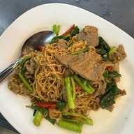 ราดหน้ายอดผักนายธง