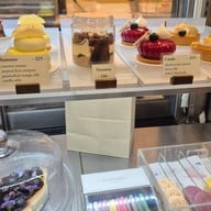 Wondering Cafe & Bakeshop HQ ถนนนางลิ้นจี่