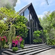 หน้าร้าน 10cc Coffee & Co. 10cc Coffee & Co.