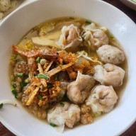 เมนูของร้าน เกี๊ยวปลานายเคี้ยม