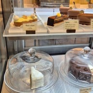 Wondering Cafe & Bakeshop HQ ถนนนางลิ้นจี่