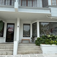Roots at Ari อารีย์ซอย 4