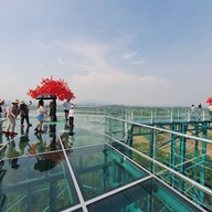 วัดพระธาตุผาเงา (วิหารหลวงพ่อผาเงา)