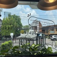 Roots at Ari อารีย์ซอย 4
