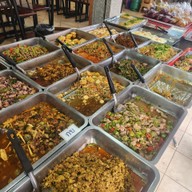 เมนูของร้าน ข้าวแกง เจ๊หล้า