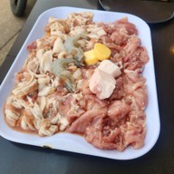 เมนูของร้าน ย่างหมู...ร่าเริง ณ ท่าใหม่