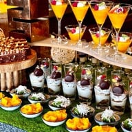 Trader Vic's โรงแรมอนันตรา กรุงเทพฯ  ริเวอร์ไซด์ รีสอร์ท แอนด์ สปา