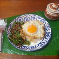 กะเพราขุนช้าง สาขา อ่อนนุช -