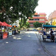บรรยากาศ ตลาดริมบึงแก่นนคร