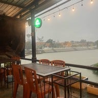 ร้านอาหารมองดูเรือ