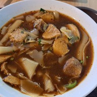 เมนูของร้าน ก๋วยจั๊บแม่บุญ Magic Food Park ท่าอากาศยานดอนเมือง