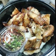 กินหมู สุดถนนยุทธศาสตร์เลี้ยวขวา 100 เมตร