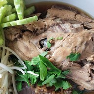 มารวยเตี๋ยวโครงไก่กะละมัง ร้านแฟลชโฮมบ้านเดียวกัน