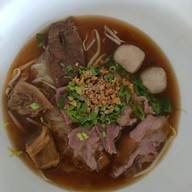 ก๋วยเตี๋ยวเนื้อตุ๋นนางใน สาขาเทิดราชัน